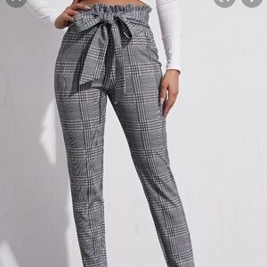 Shein (Size M) Black & White Plaid Highwaist Paper Bag Belted Crop Pants